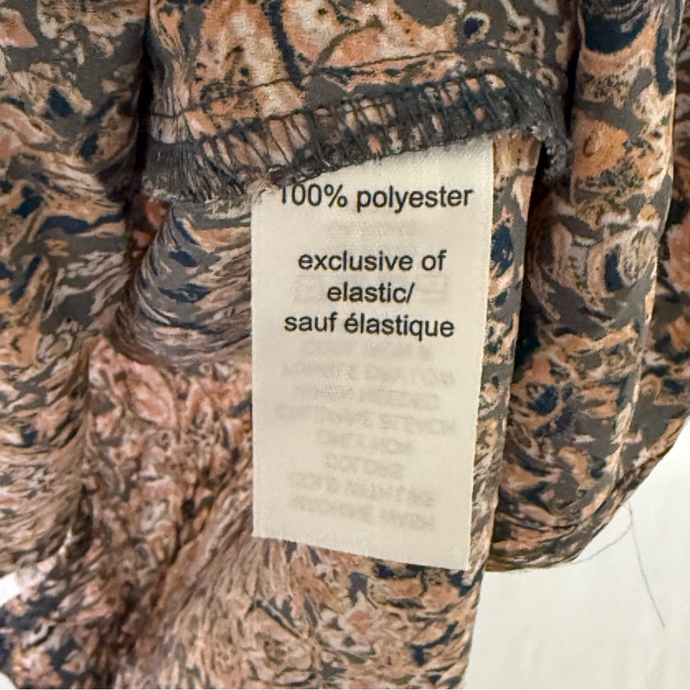 Maurices Blouse Floral with Pattern Button Up- Cap Sleeves, V-neck, Size Large - Picture 9 of 11